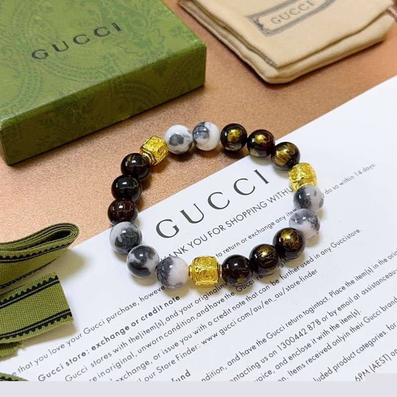 G*u*i bracelets